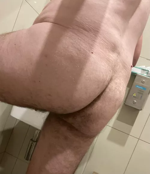 Failed attempt at an angle shot…hairy enough?