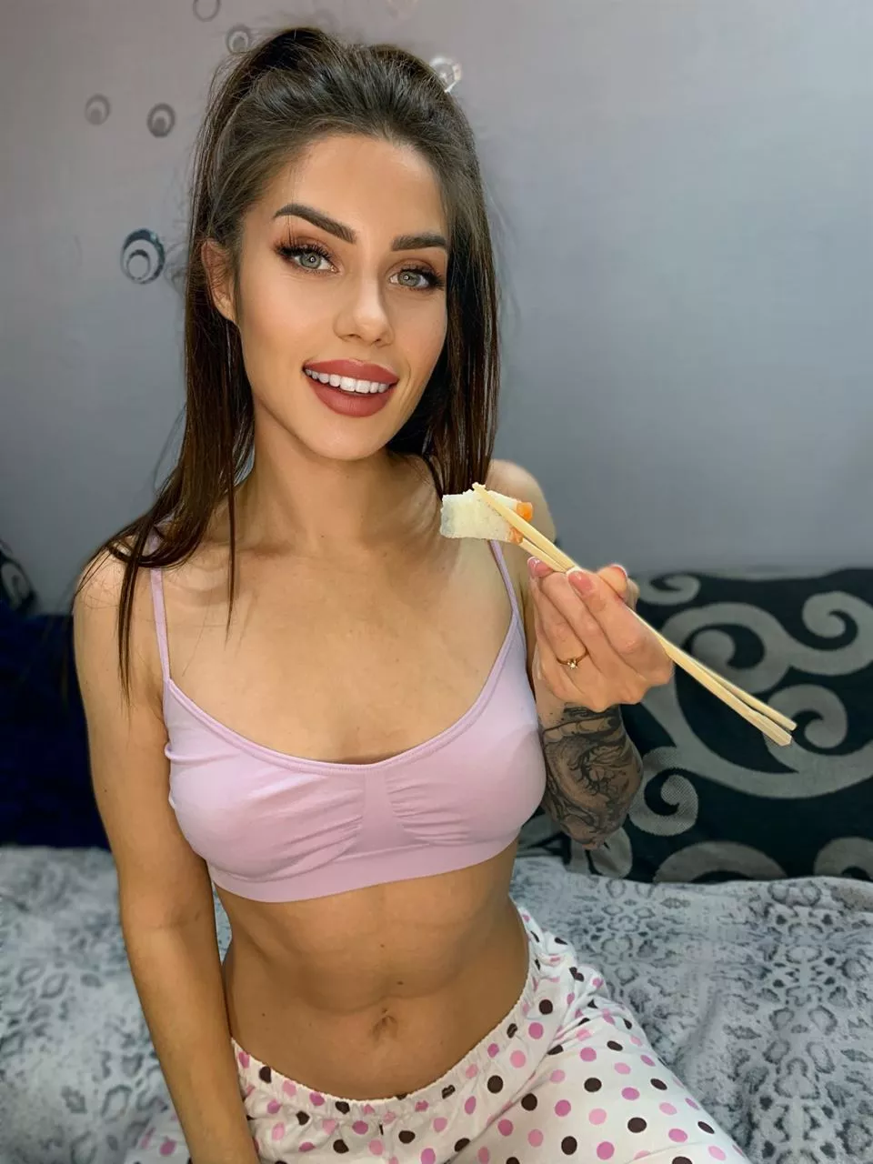 feed me something other than sushi? Maybe💦? My free OF page in comment