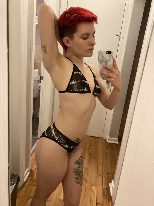 Feeling super confident with my new haircut & lingerie 🖤