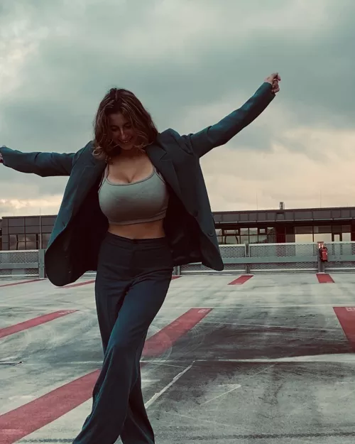 Filling up that suit nicely