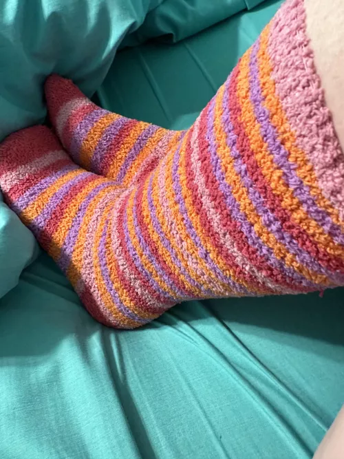 Fuzzy knee high socks in bed 😘 Wanna join me? 😉 (F)