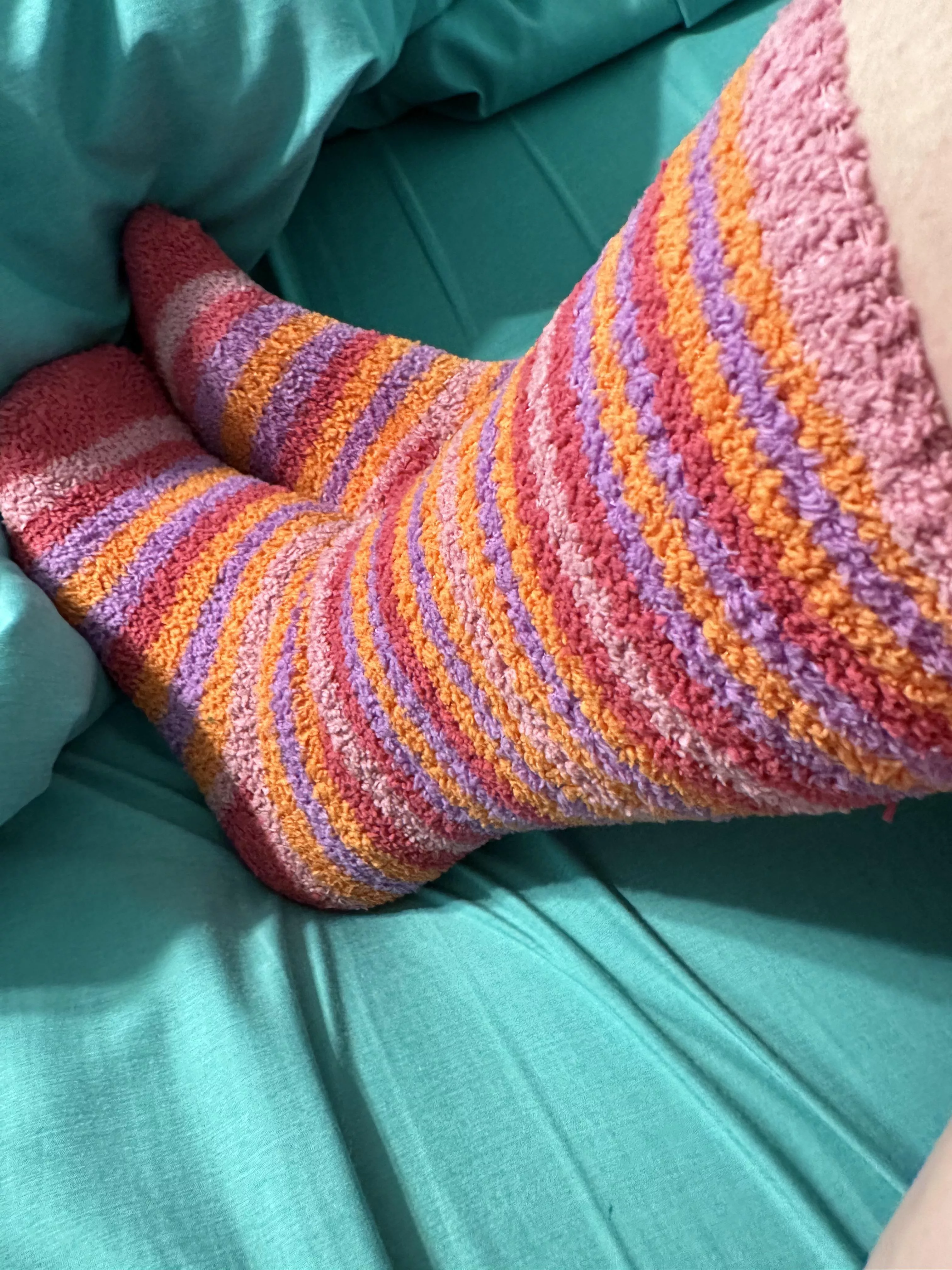 Fuzzy knee high socks in bed 😘 Wanna join me? 😉 (F)