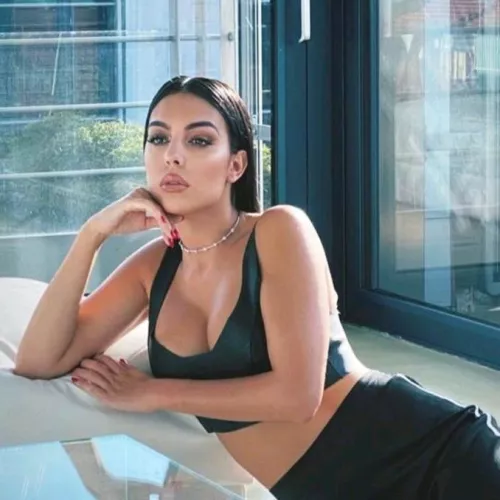 Georgina Rodriguez is a great MILF