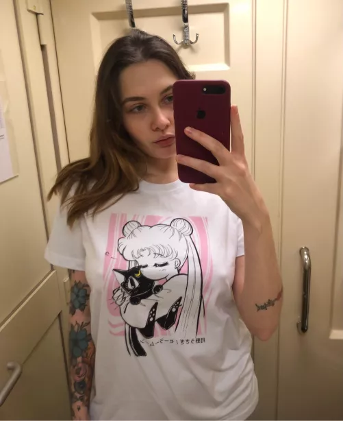 Good morning. I'm braless on the train🤭