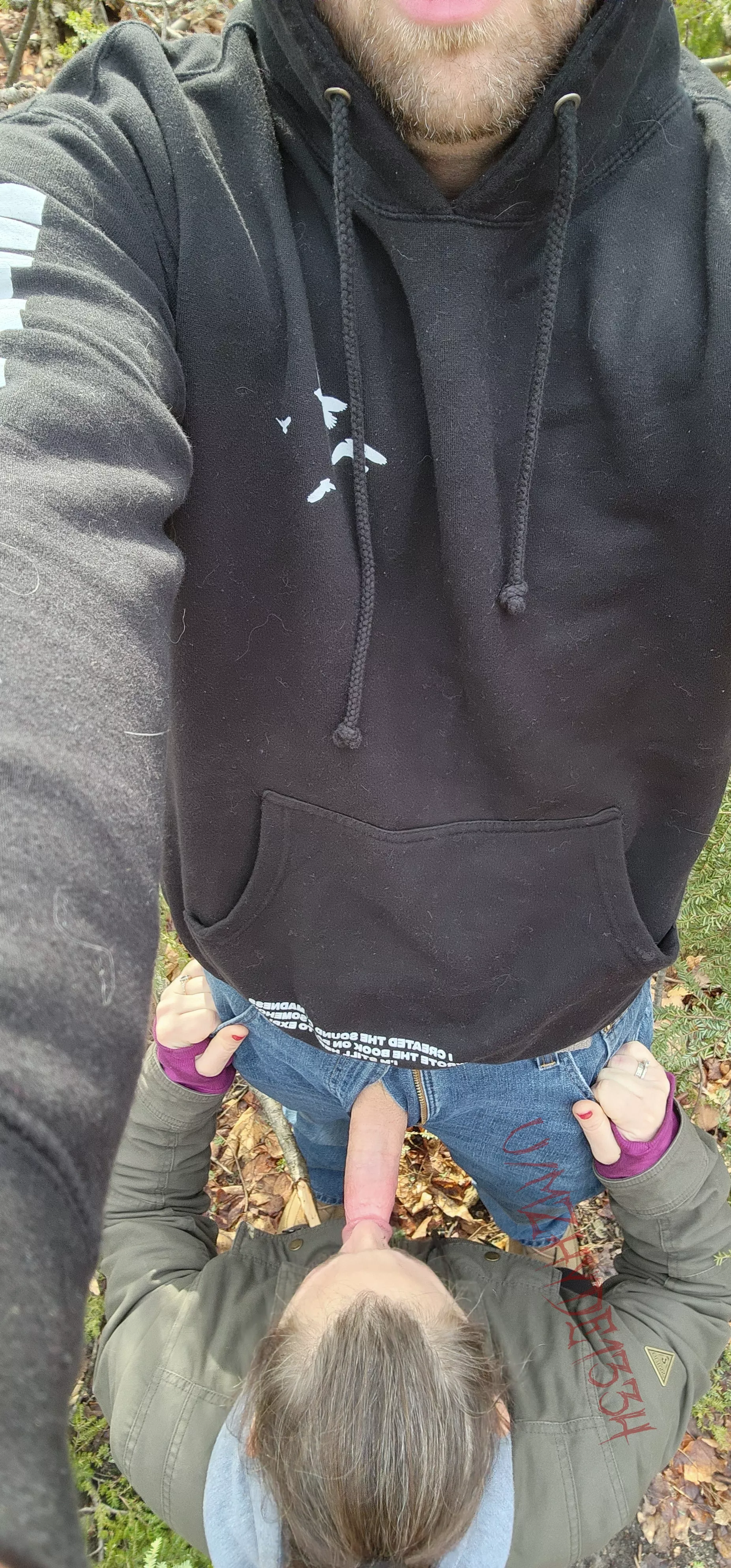 had to stop for a blowie while out for a walk 🍆🍆🥵🥵😈😈