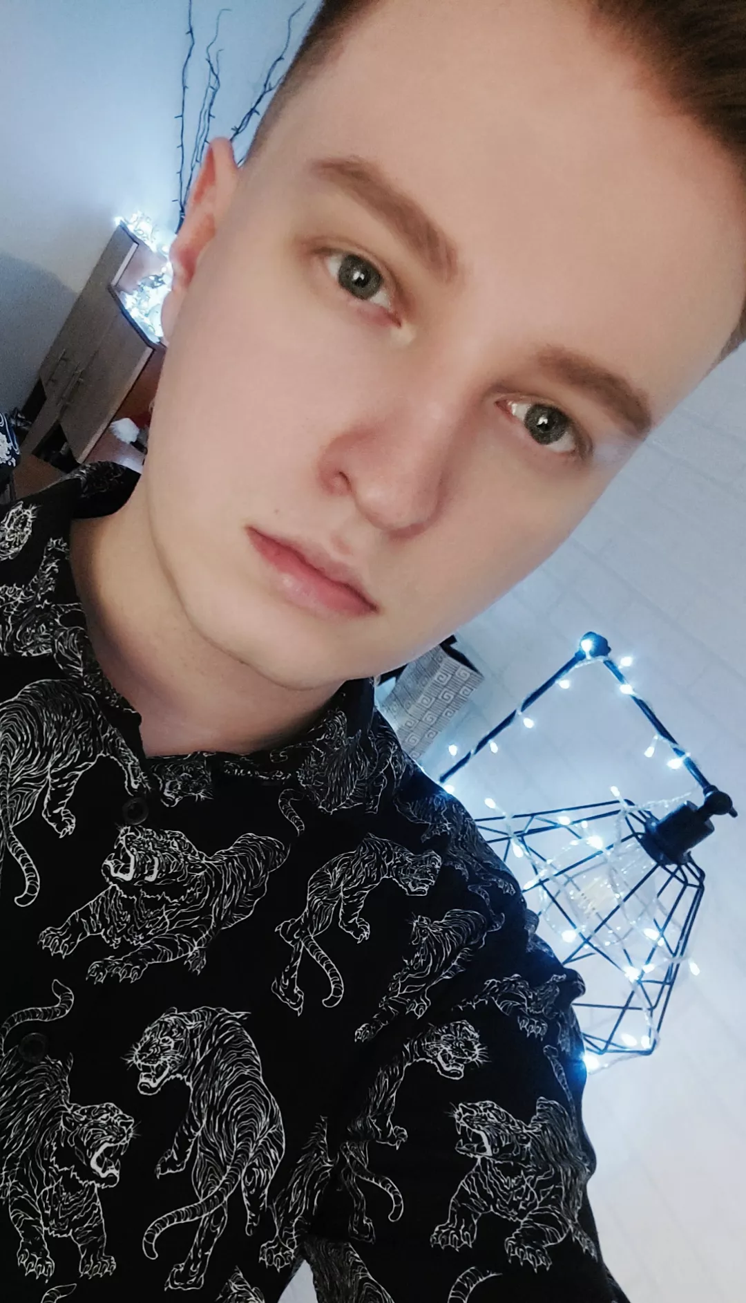 Hello! Is anyone here playing LoL? I am looking for some chill people to have a nice time with druing gaming. My username is Teczin and you can find me on EUNE. Here is my discord Teczin#9800 feel free to add me and hopefully I'll see you on the rift ^^