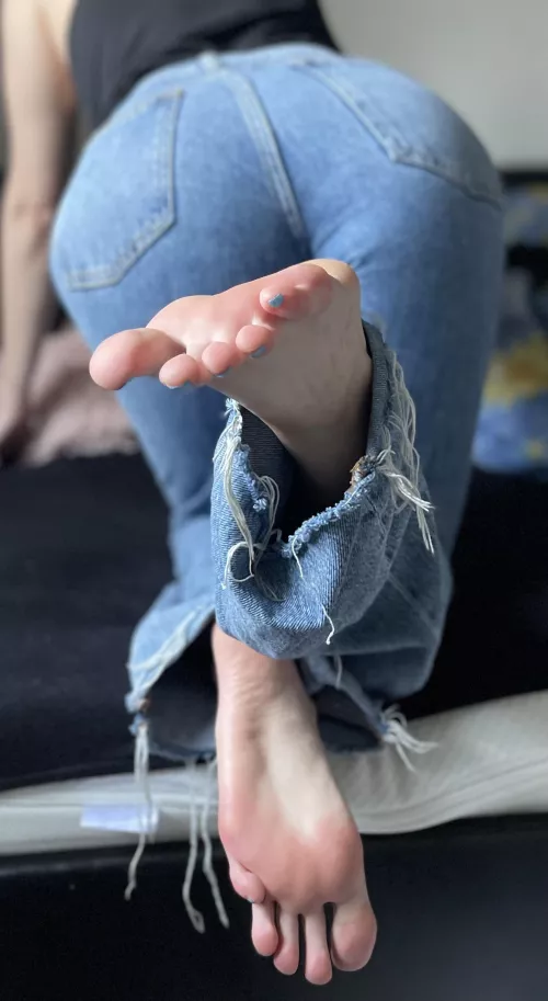 How do you like my feet and jeans? ❤️