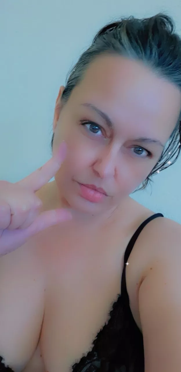 I am spending my Sunday humiliating lil losers on my new 👻 queenalexisof