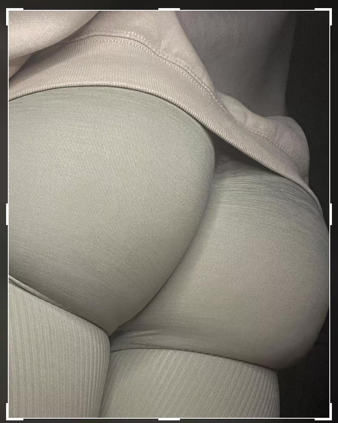 I know gifs do better on this subreddit but I think my ass in yoga pants suffices😈