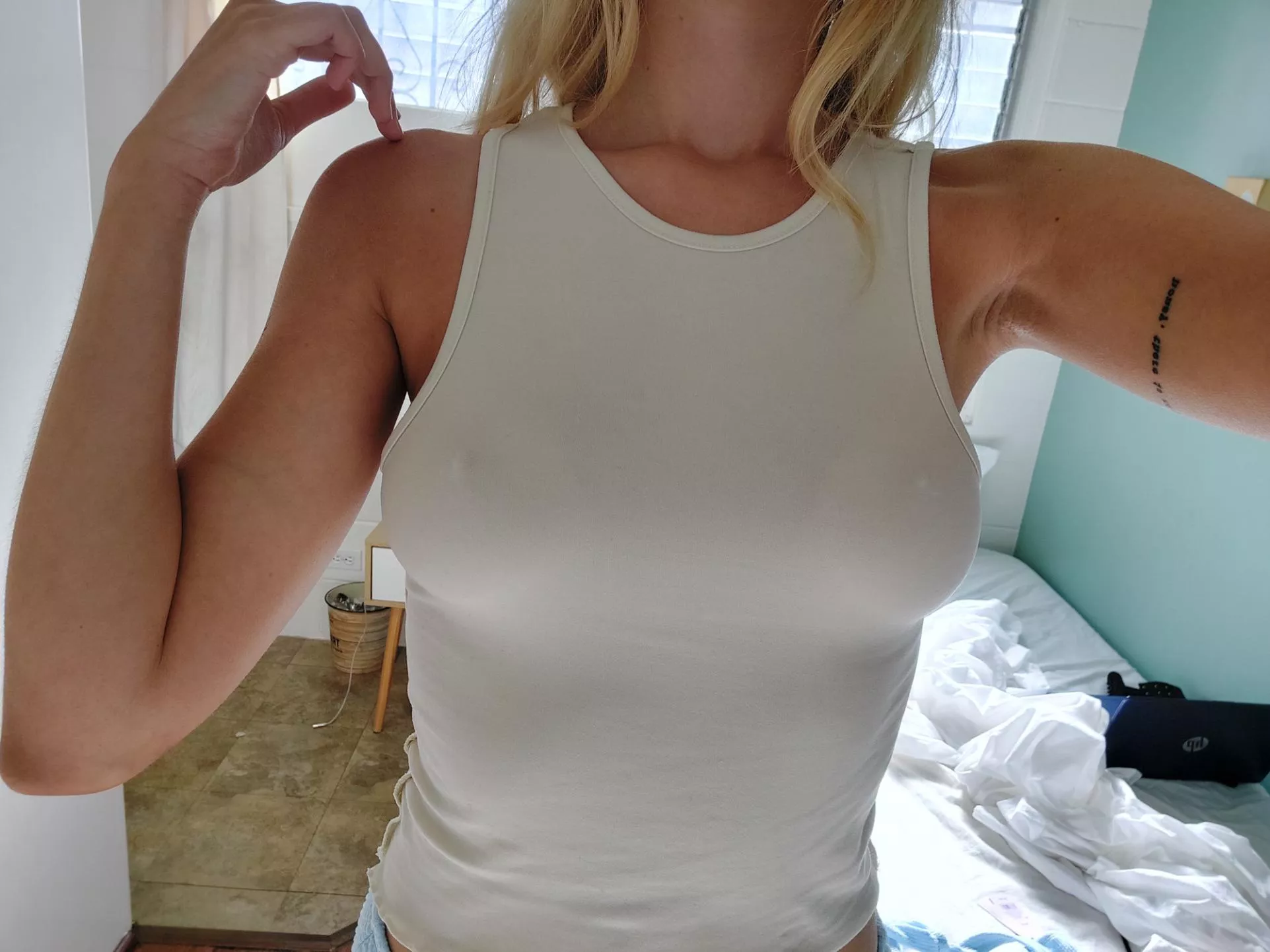 I love white shirts..... :)