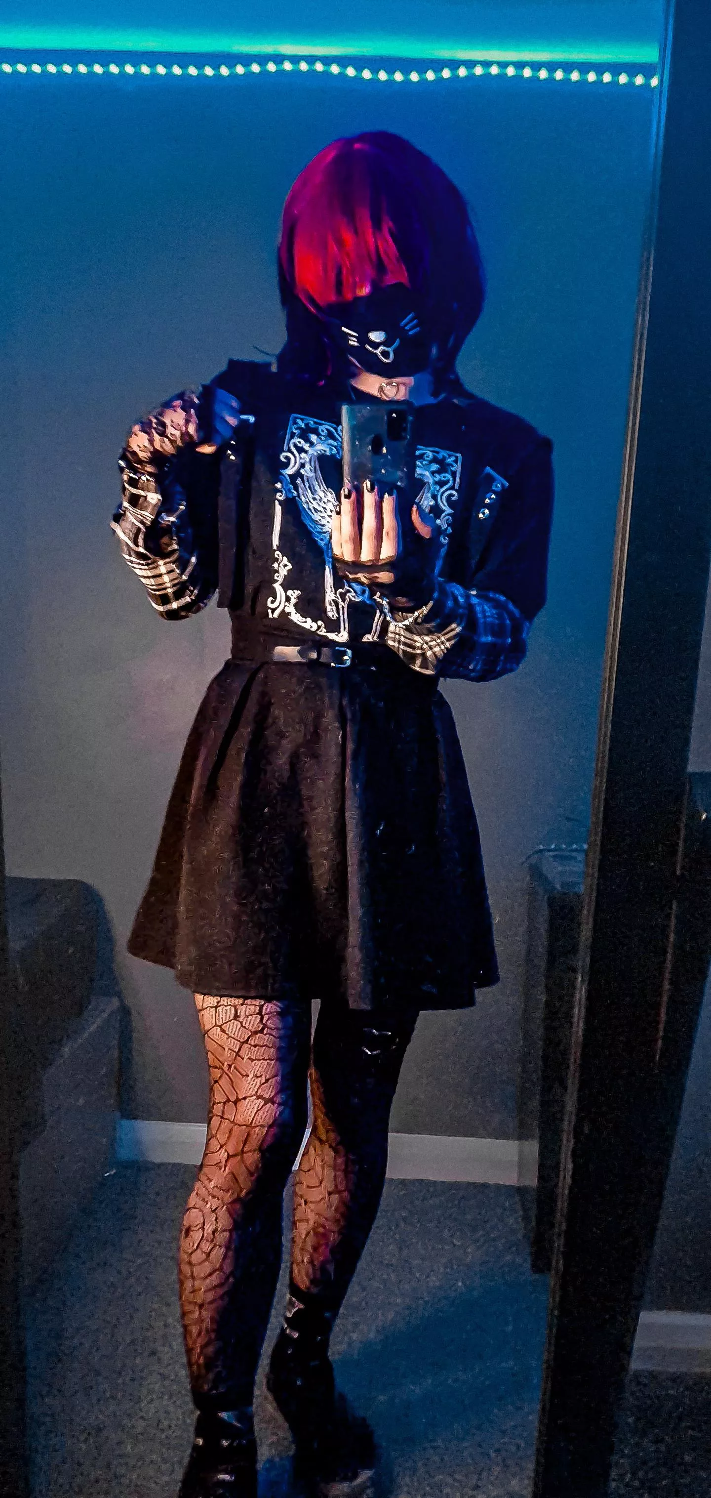 I promise I give good cuddles, let me prove it! 🖤