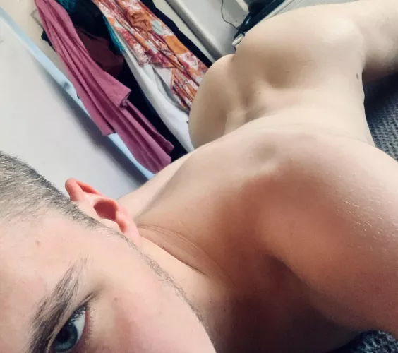 I wanna suck a dick so bad rn 😩