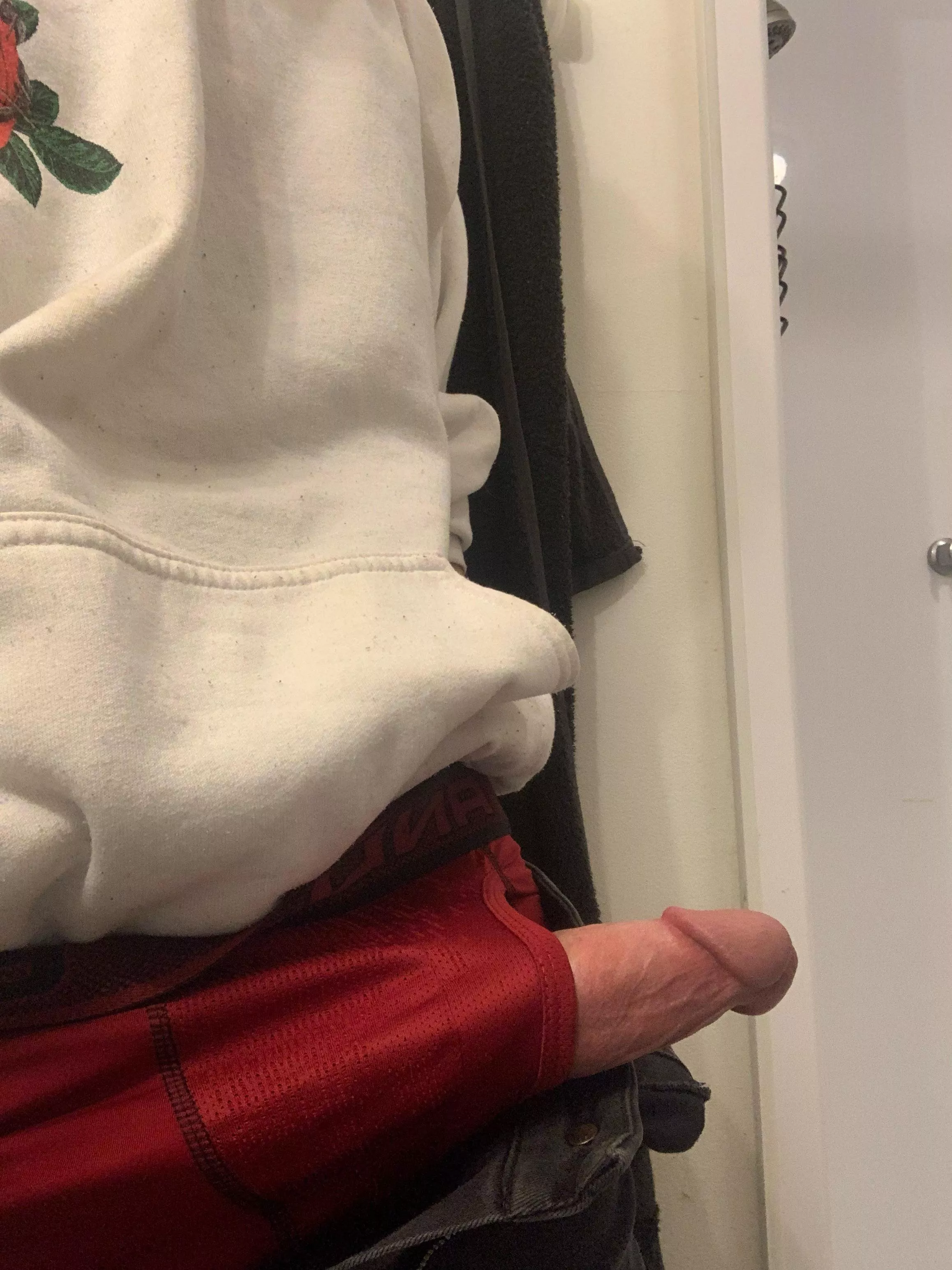 It just finds its way out sum times🤷🏽‍♂️