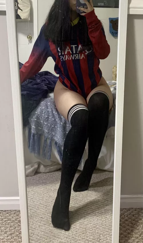 It’s bedtime, come lay on my thighs;)