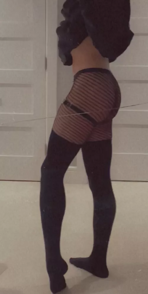 it’s not gay if i stay limp