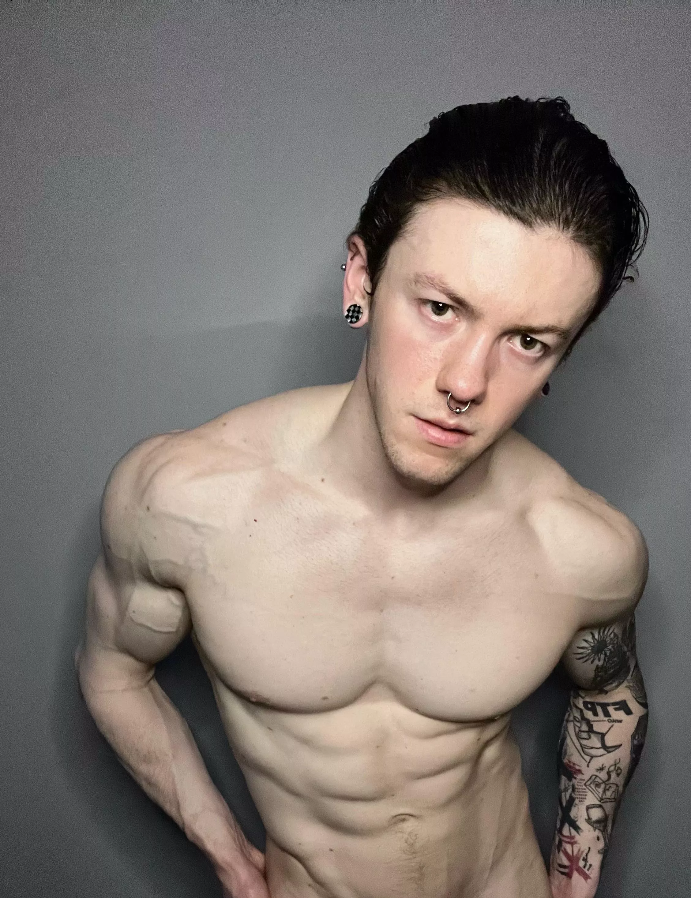 It’s Saturday night! Who wants to have some fun?? 😏🤔😈