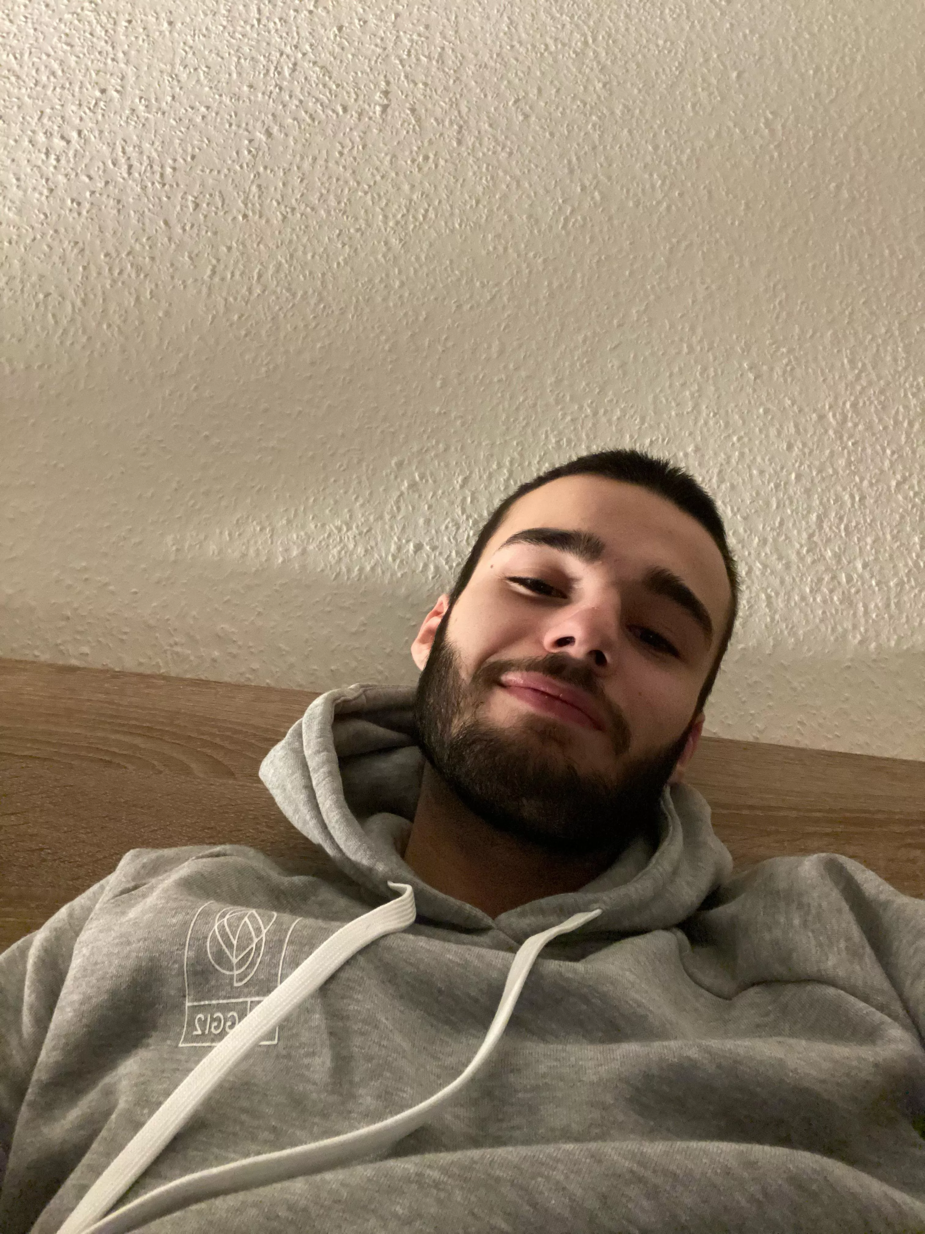 Kinda bored. Hit me up with an interesting dm. If you want