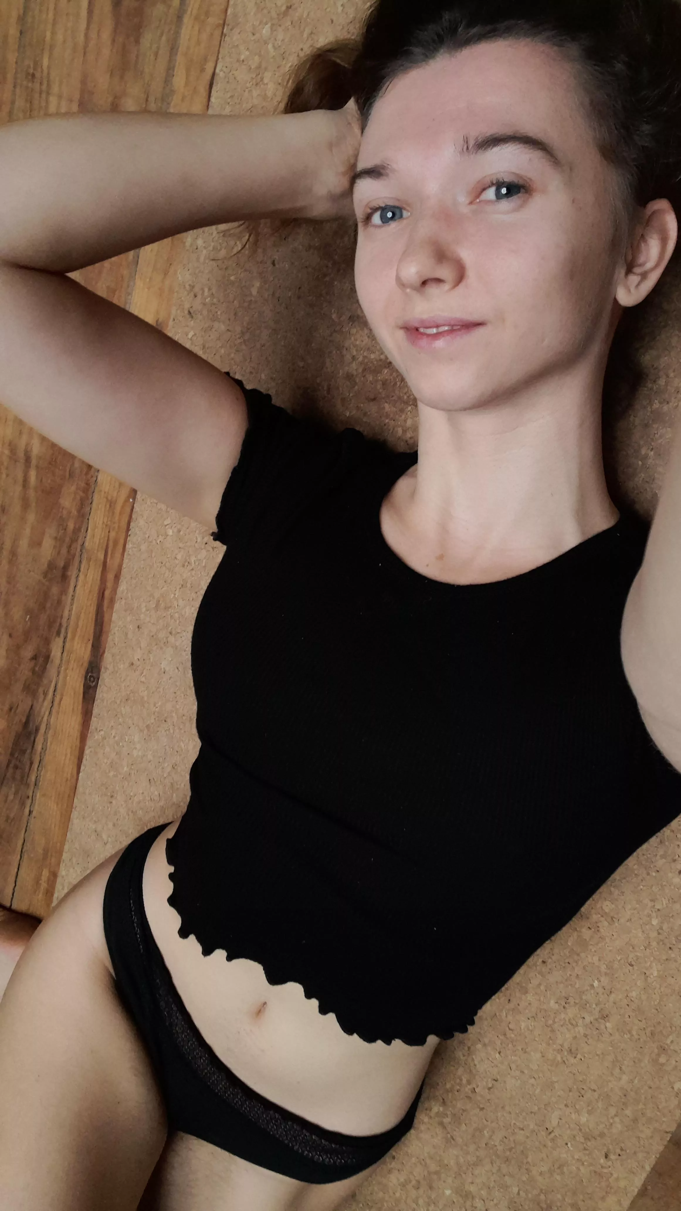 life feels so good after few morning stretches 🫶 may you have a happy day too ;) 🌻 [f]