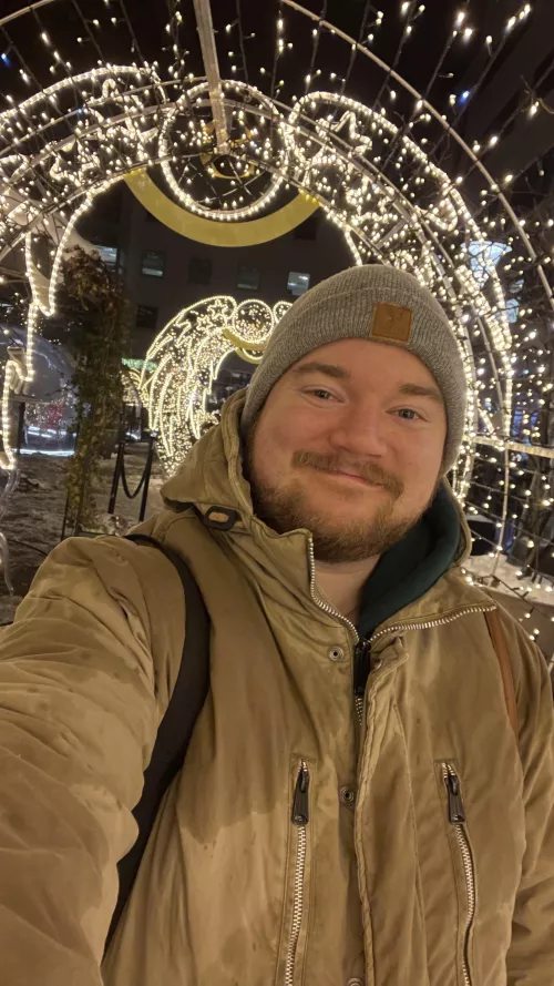 Me.. wet.. with some Christmas lights! 😂🥰 How was your end of 2022? ☺️