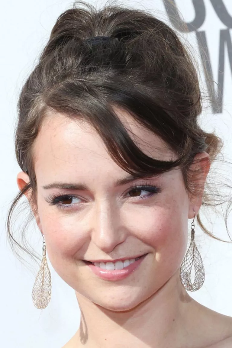 Milana Vayntrub