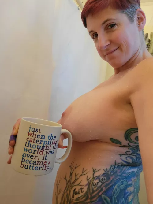 Morning coffee friends, hope you are all doing well 💓 I love this quote so much that it has been tattooed on me for the last 12 years ♥️ Have a fantastic Sunday