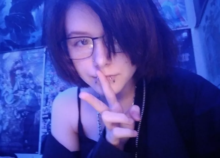 old pic but thought I looked cute :3