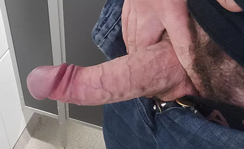 Pretty self conscious ngl, can never get a decent pic