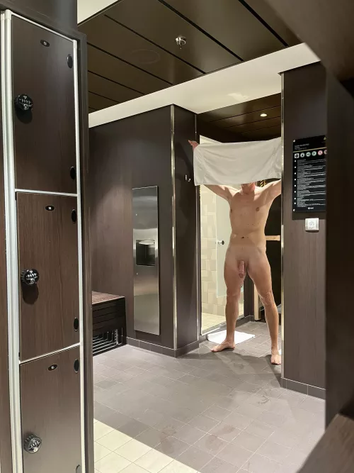 Public locker + sauna (swimwear required 😉) Care to join anyone? ☺️