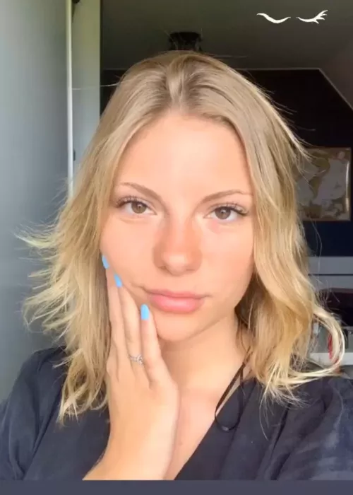 Qui veut se branler sur ma pote ?