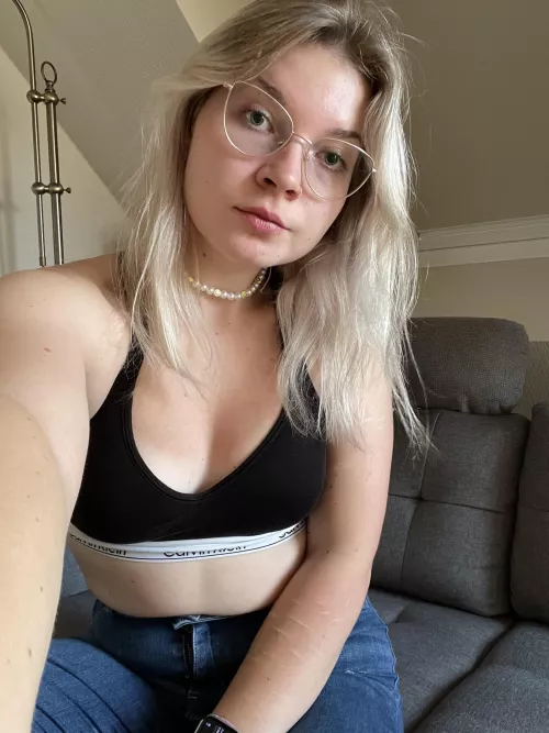 Showing off my body to random men gets me drippin wet 💦