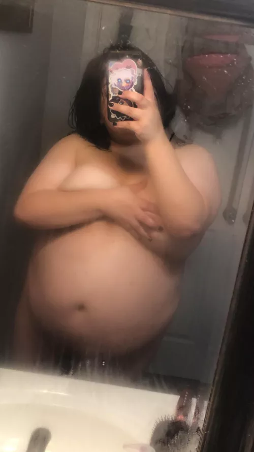 Squeaky clean after late night shower 🖤