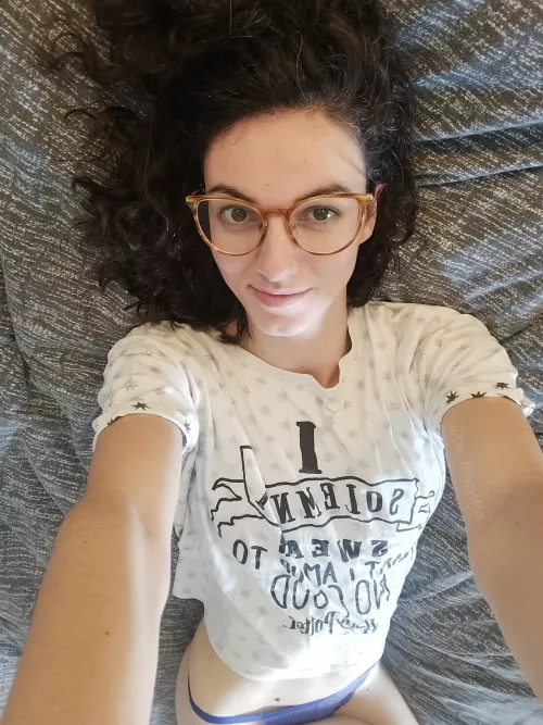 Stay in bed with me😘