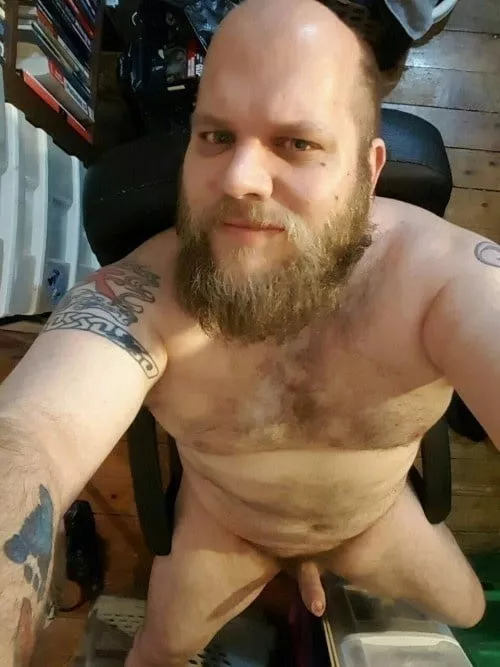 submissive bottom bear. love chatting