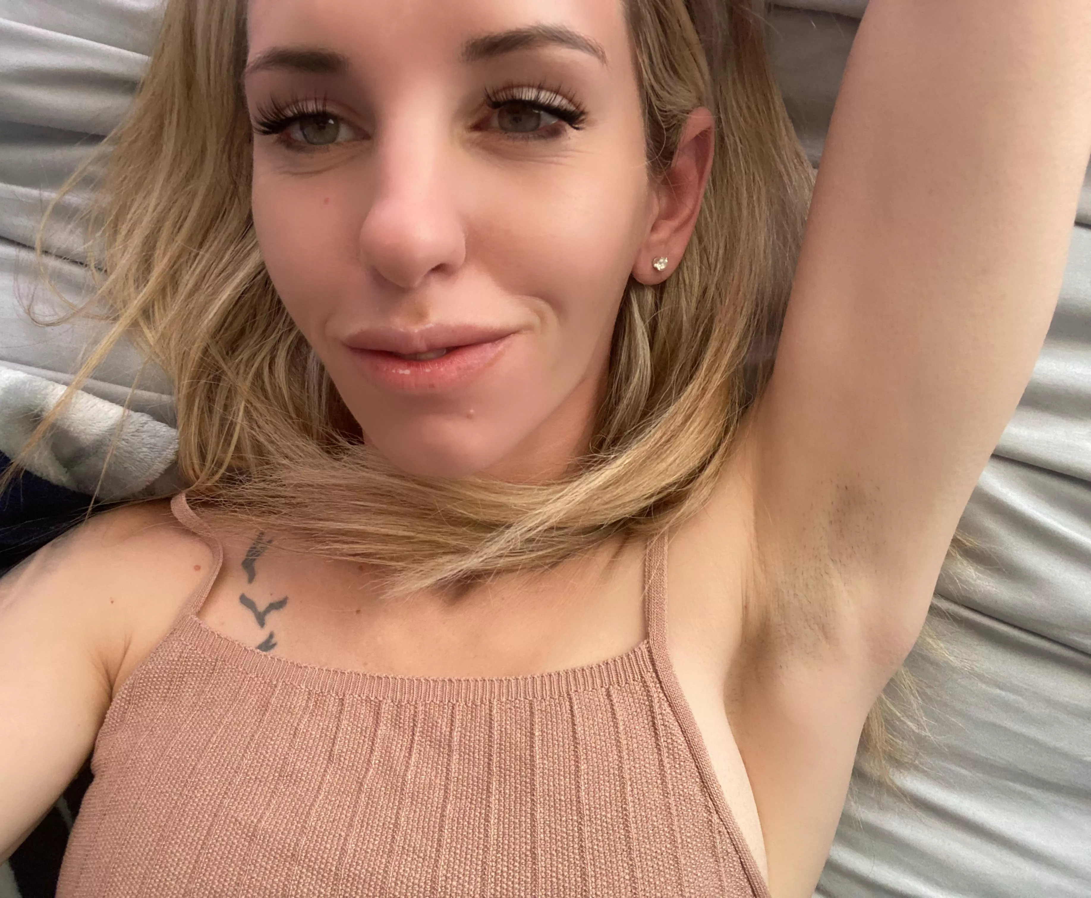 Sunday armpit , care to come lick 👅?