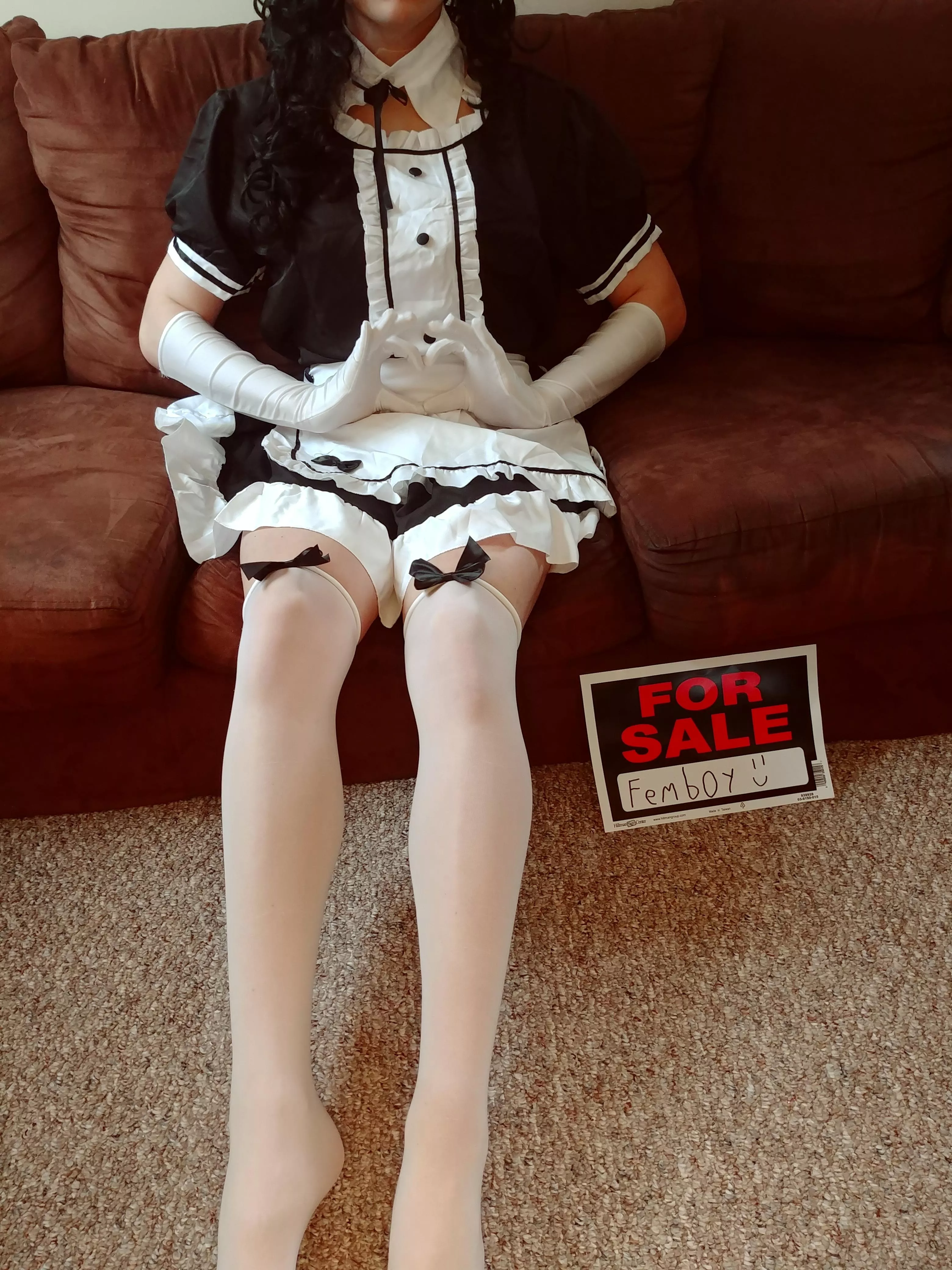 tfw your trying you best not to be lewd so you go with maid outift