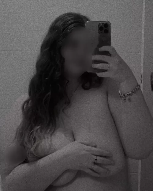 the best hand bra 🌶 OF @kitarajade - link in comments