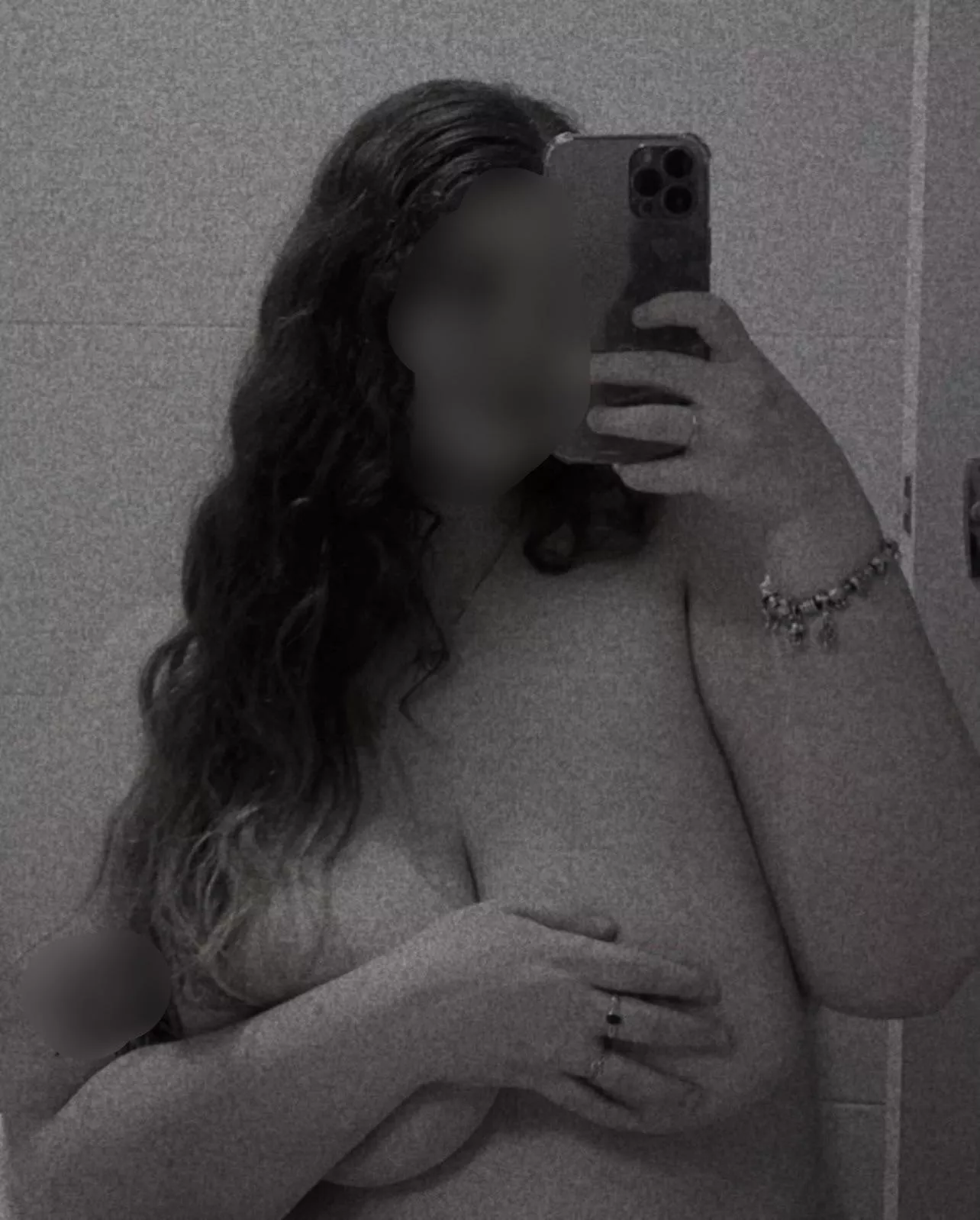 the best hand bra 🌶 OF @kitarajade - link in comments