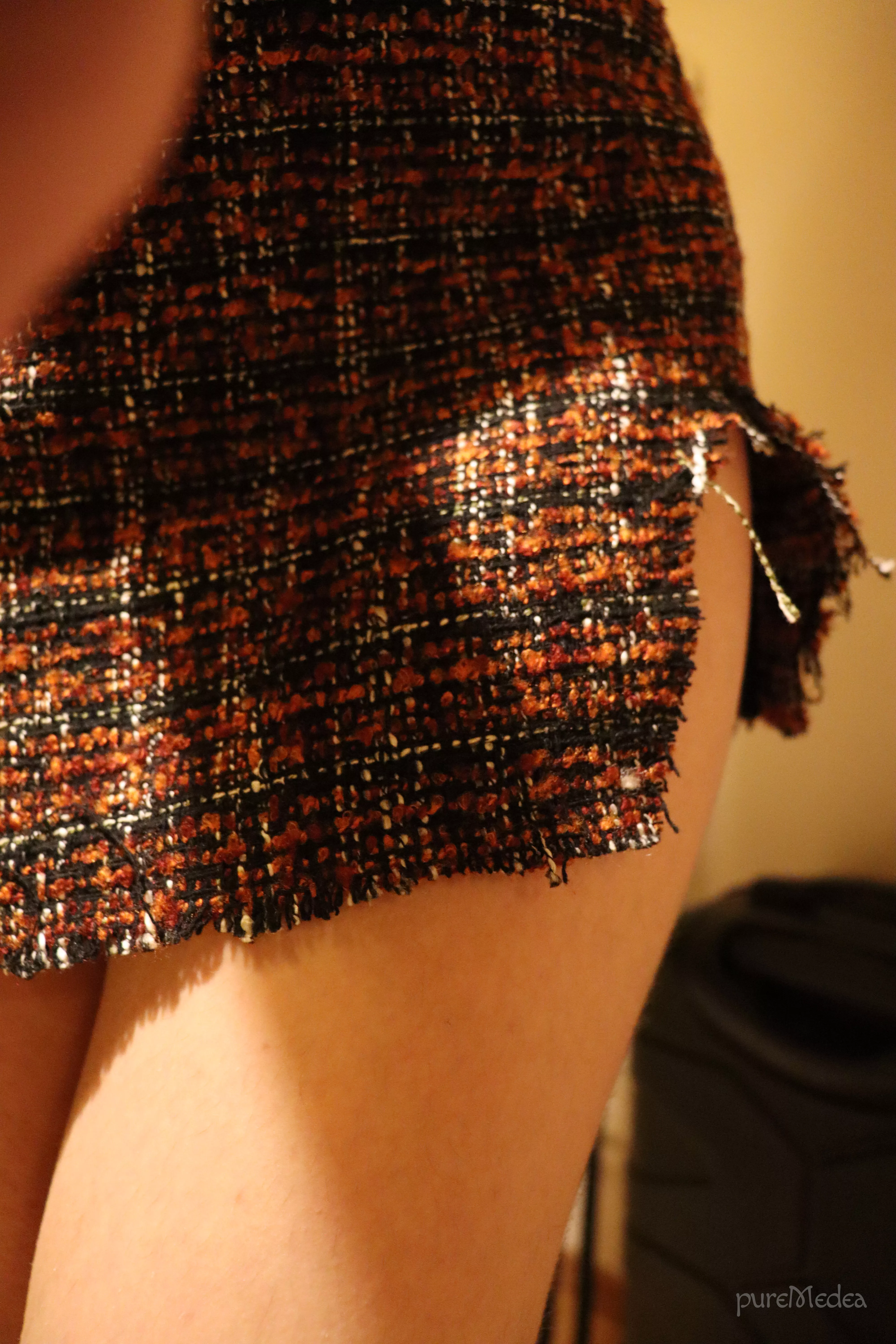 This was my high school skirt. It hasn't been that long, so it still fits me. The natural slit of the skirt is not new either. A souvenir from the pallets in the garden behind the school...