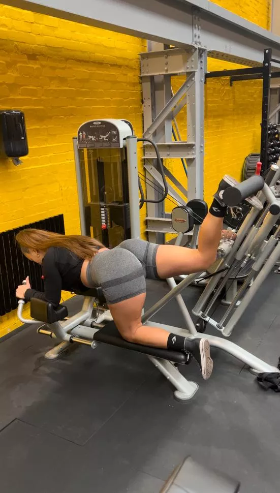 Wanna train legs with me?