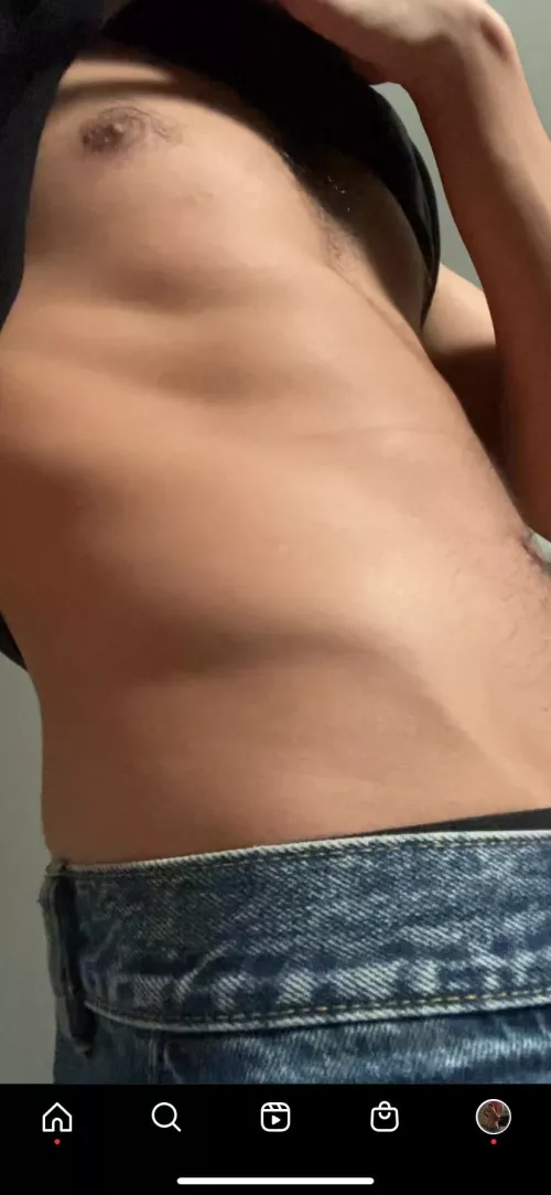 who wanna play with my nipples ?