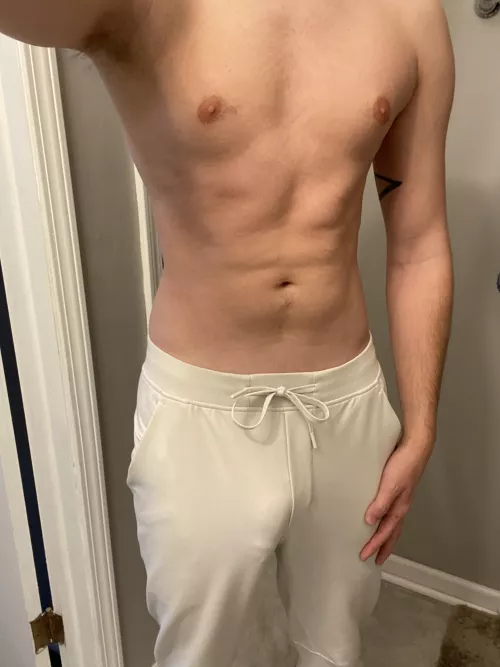 Who wants to see my cock flopping out of these sweatpants? [28]