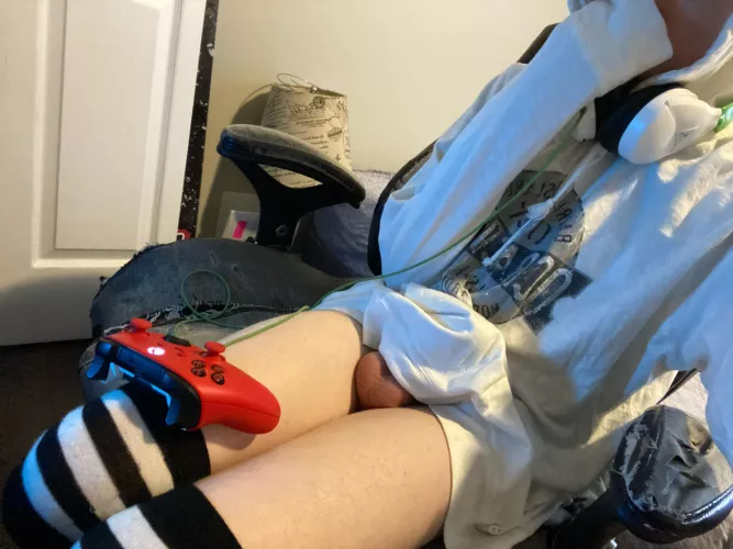 Wont u playy with me¿ i bet i’d winn 😁🤭💖