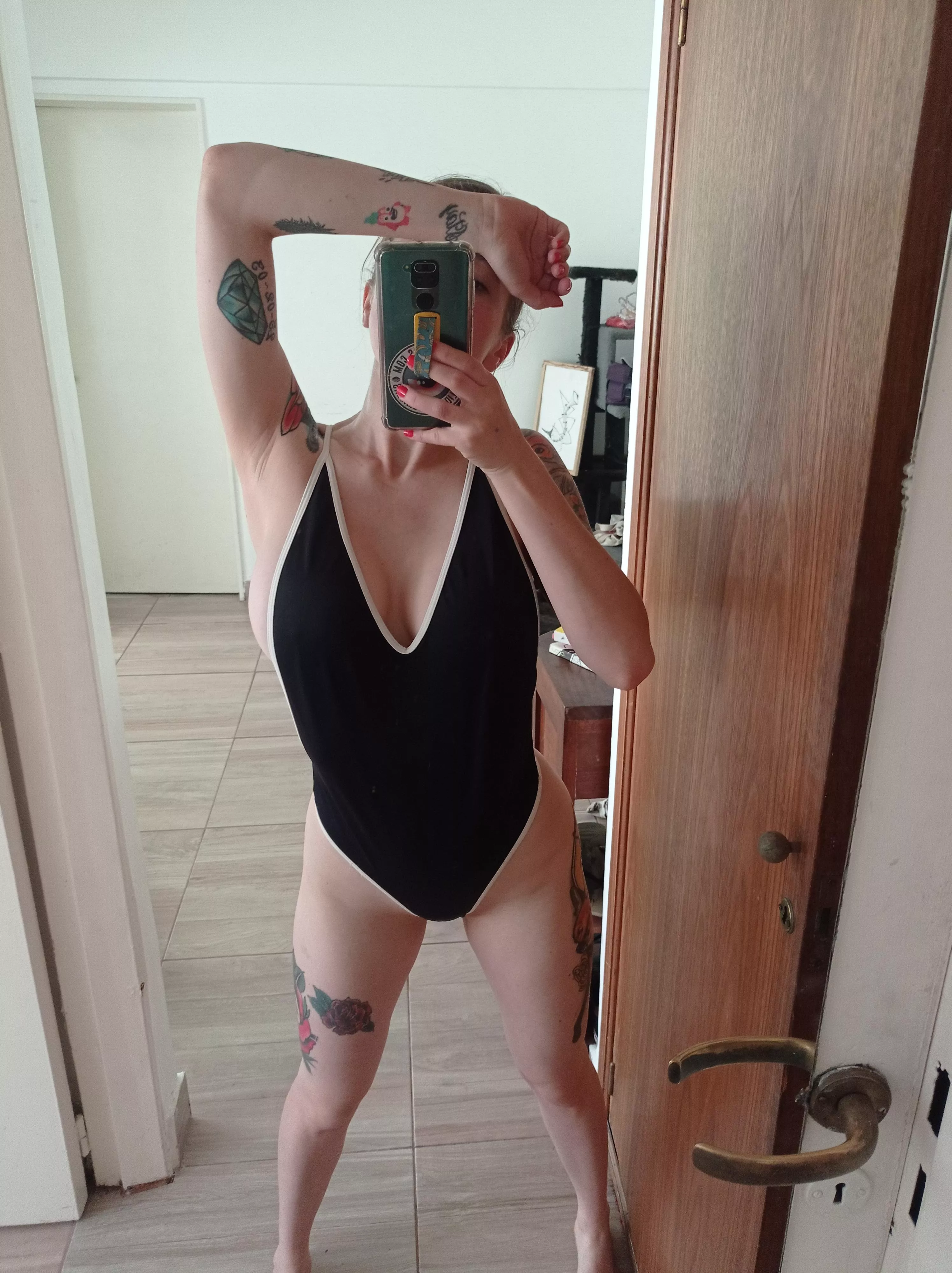 you should lick my armpit right now