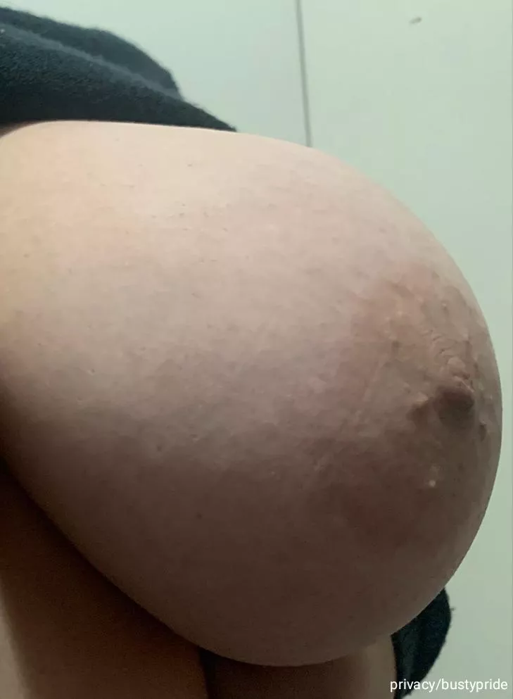 100% natural busty! 💕🤤