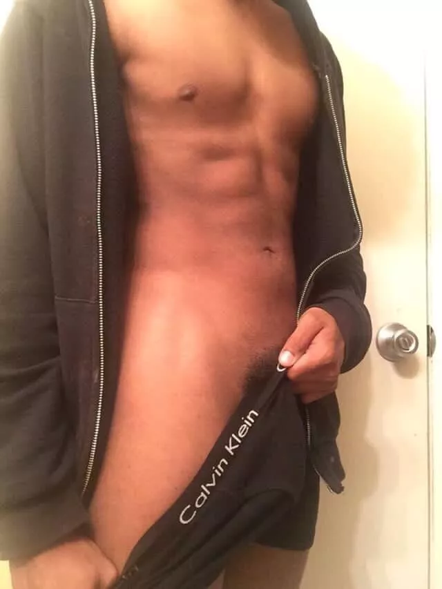 21M fit bbc, dm me bottoms and femboy sissies @ edroy_d
