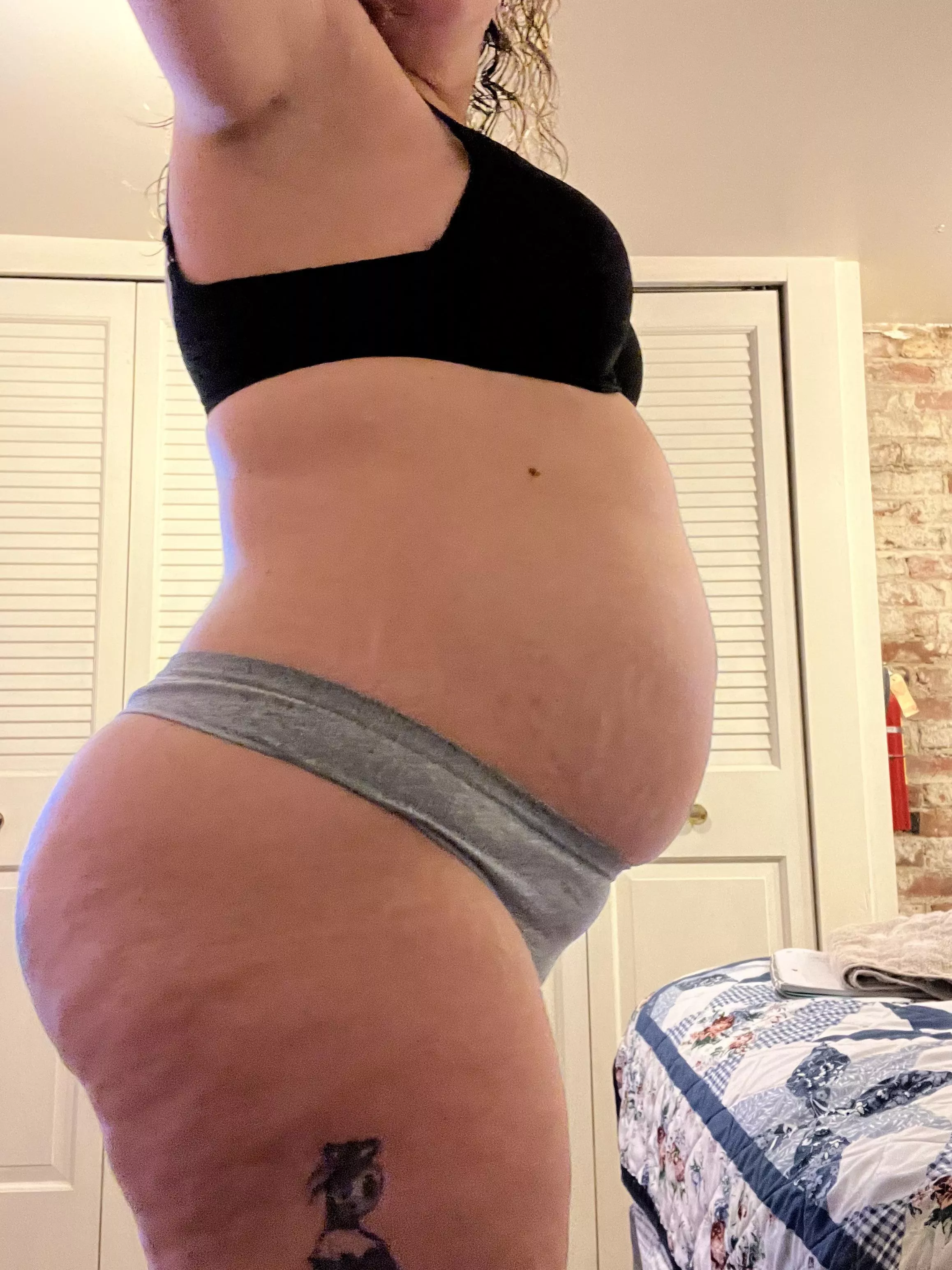 25 week twin baby belly