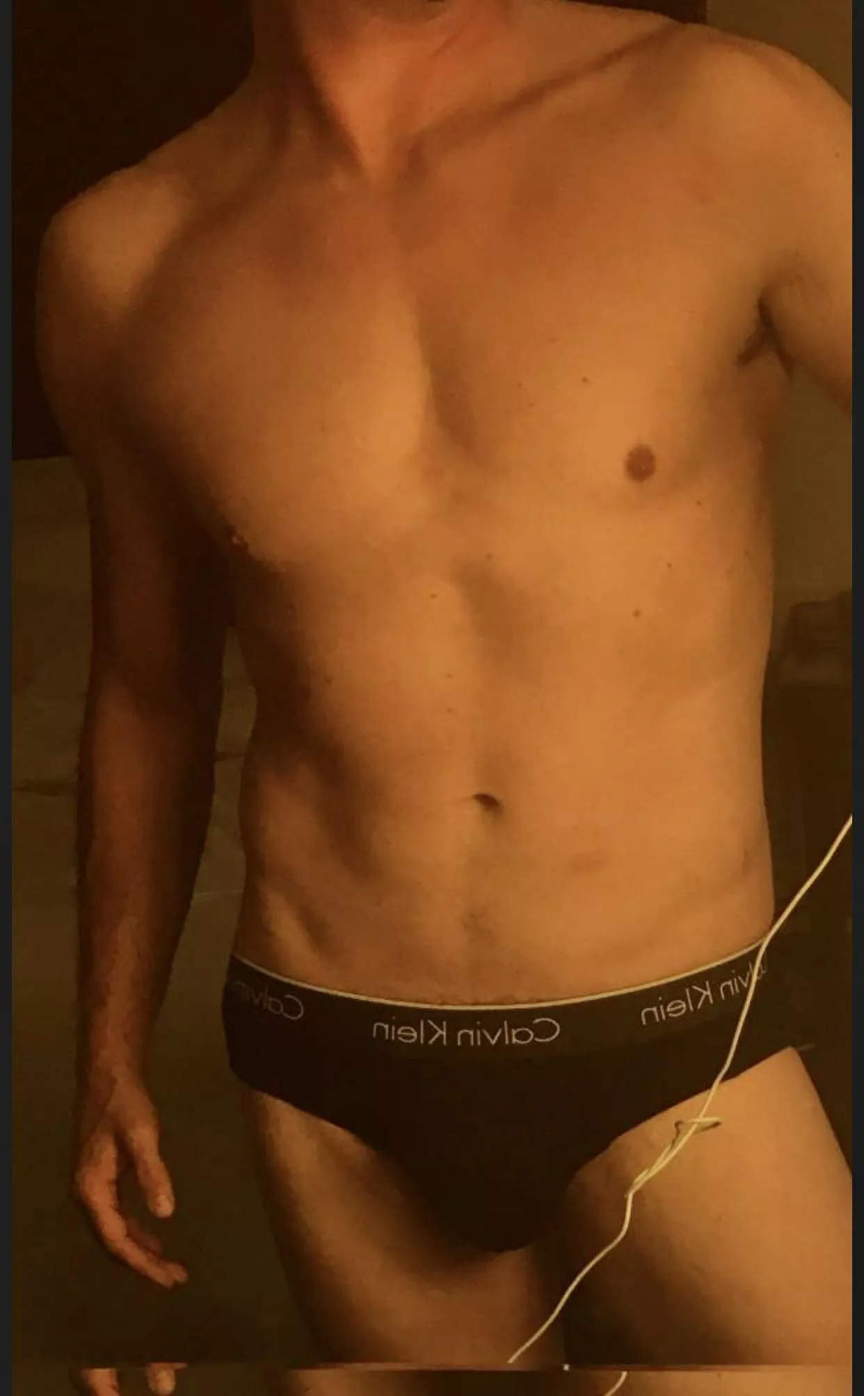 28 attractive bi looking for dom guys. Married and Hung are + Snap: ianherch
