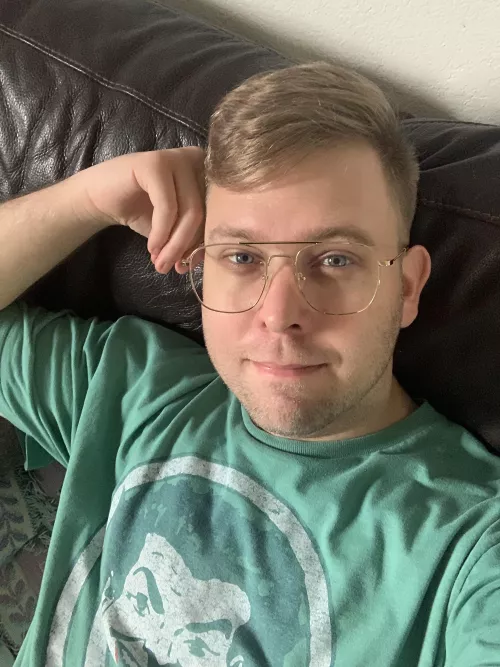 29 in Northern California. I’d love to meet someone new today. HMU