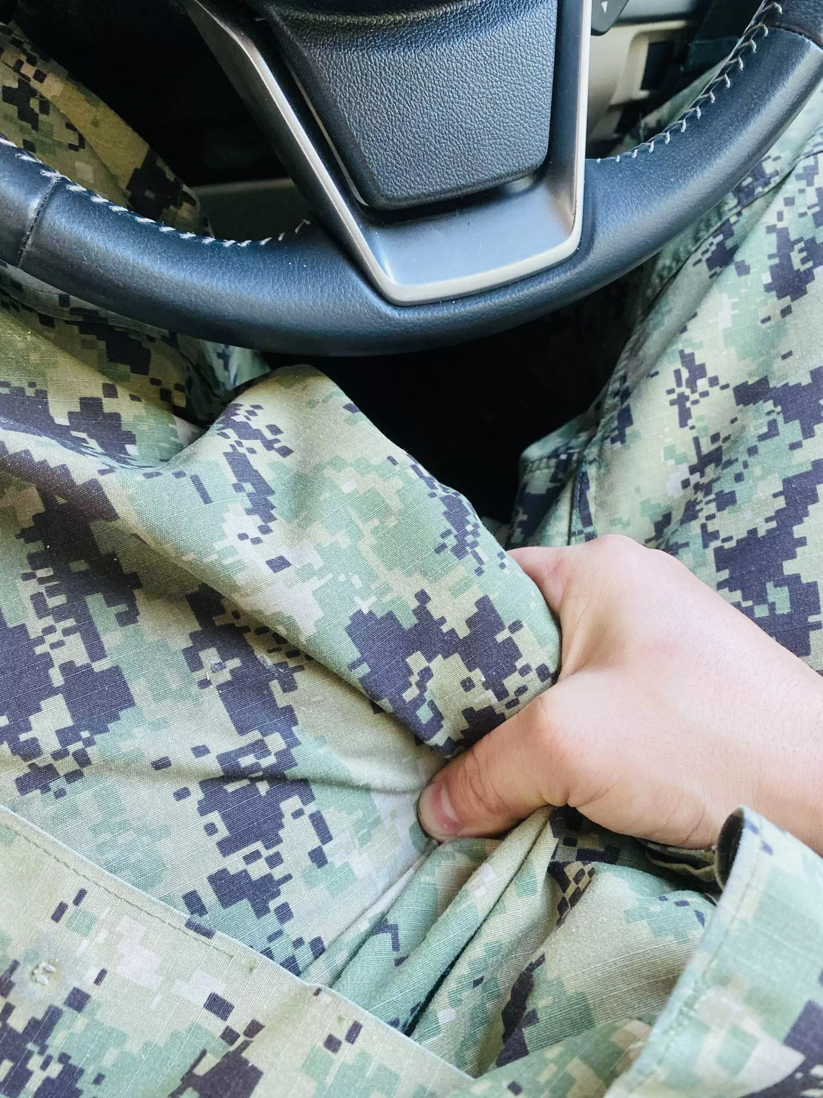 Any single ladies or dependas looking for some Navy dick?