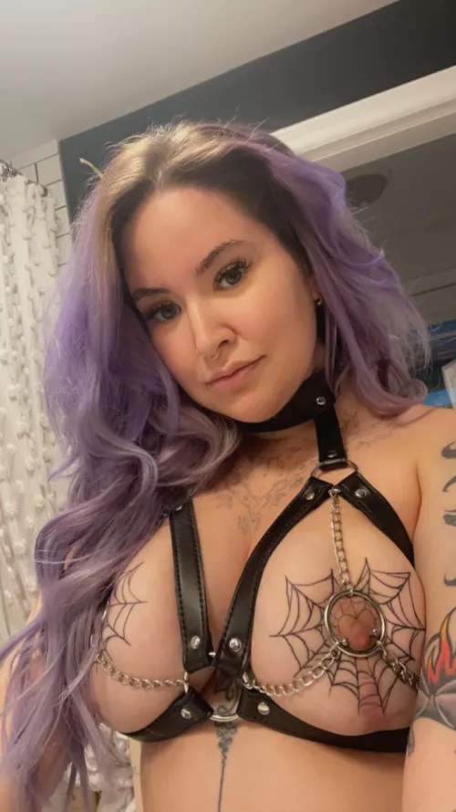 Can someone make my spider webs sticky?